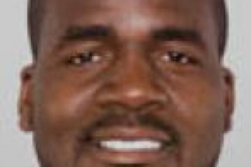 STEELERS OFFENSIVE TACKLE LEON SEARCY STOPS BY SNL STUDIOS